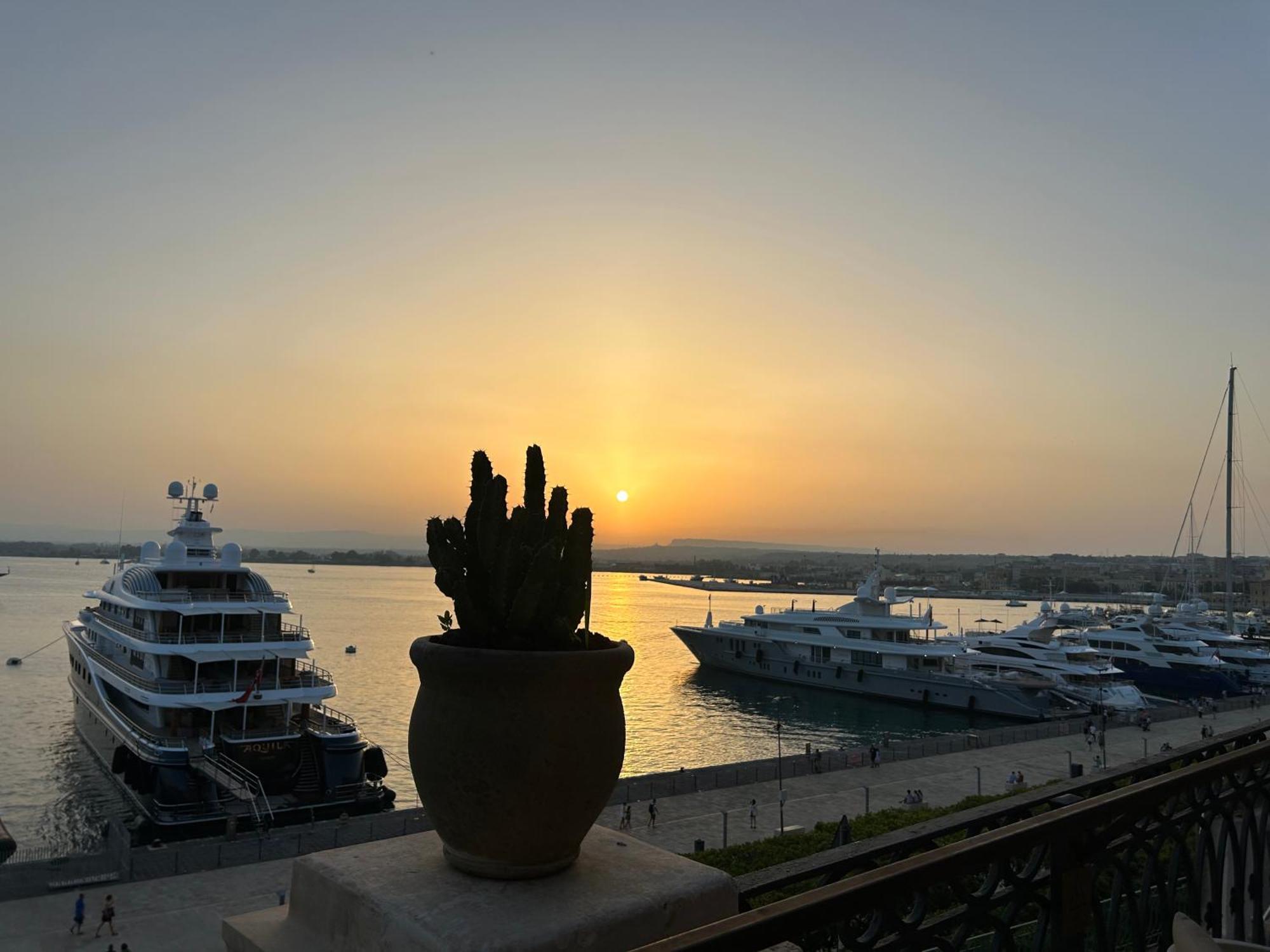 Aqua Suites Doria Сиракузы Экстерьер фото